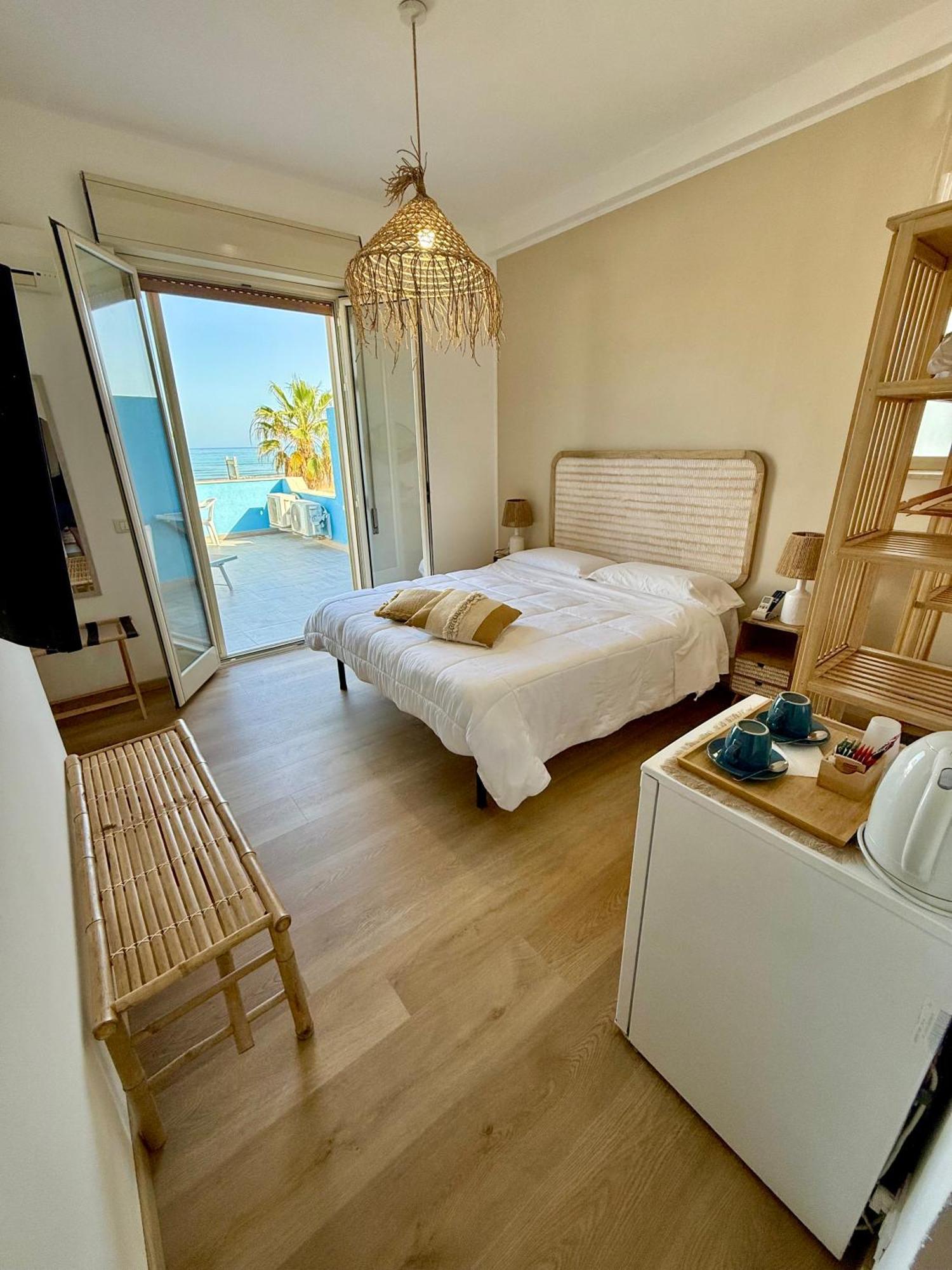 Terrazze Sul Mare Bed & Breakfast Pozzallo Exterior photo